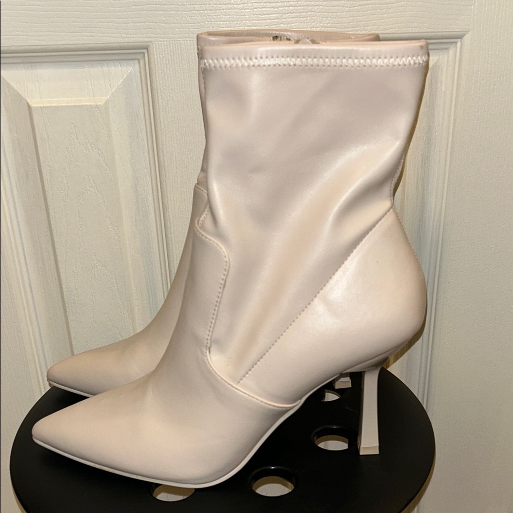 Steve Madden Off White Boots Size 11